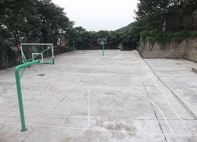 学校篮球场