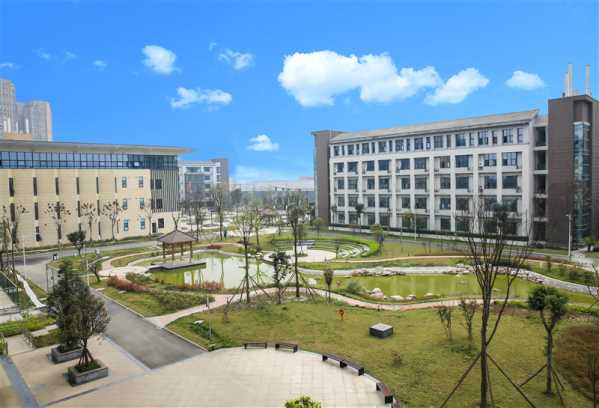 解学校是公历还是私