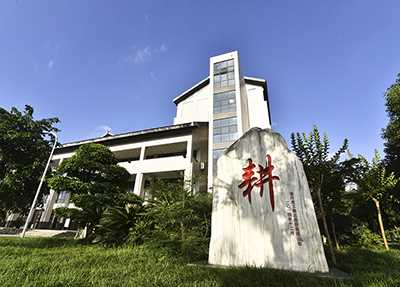 æ ¡å­ä¸è§