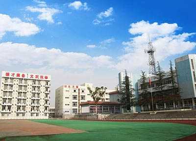 眉山卫生职业技术学校操场一角