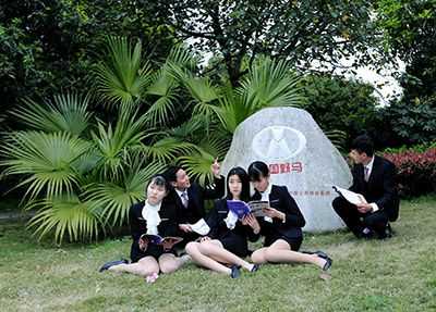 成都汽车职业技术学校校园风景