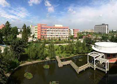 成都铁路工程学校湖畔校园