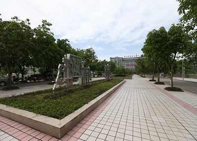 成都空军青少年航空学校学校小广场