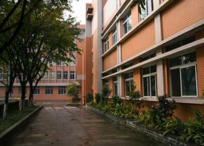 成都市龙泉驿航天中学校教学楼