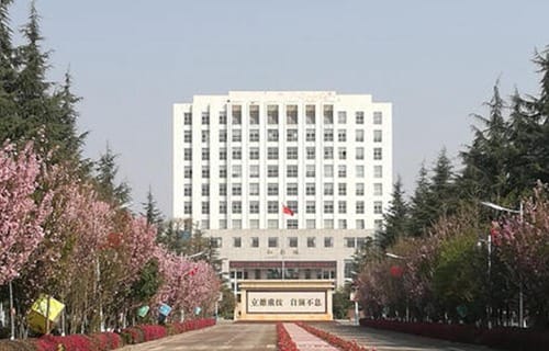 曲靖财经学校