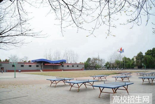 成都华西卫校青羊校区图片