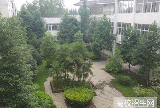 成都信息技术学校图片