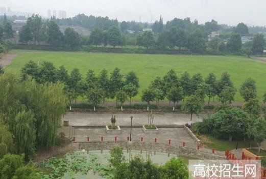 成都信息技术学校图片