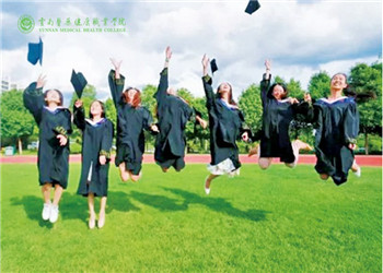 昆明医药职业学院2023年三年制学费标准需要多少