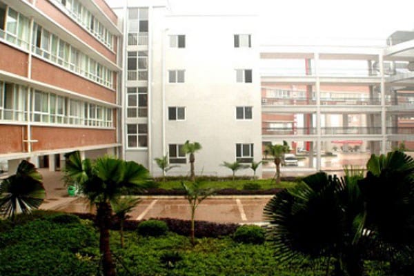 重庆市建筑高级技工学校是公办还是民办?