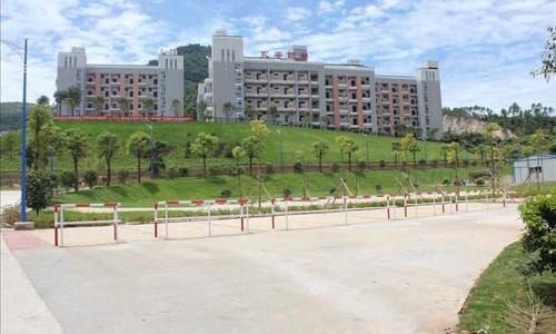 六盘水宏业职业技术学校