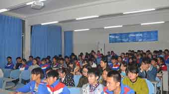 万源市黄钟职业中学图片