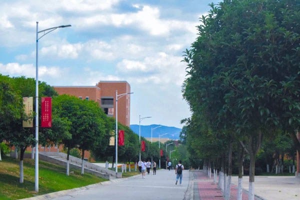 重庆市商务高级技工学校怎么去?