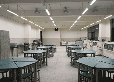 成都中和职业学校图片