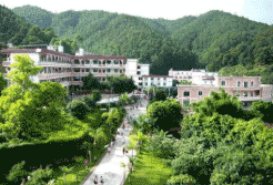 阆中东南航空职业学校图片