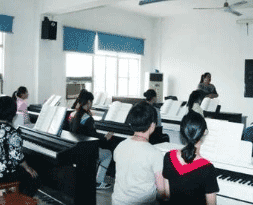 仪陇县翔宇科技职业学校图片