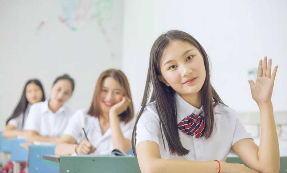 成都铁路专业学校高铁乘务员招生