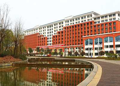 å­¦æ ¡å»ºç­