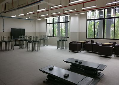 æ°æ ¡æ±½ä¿®å®è®­å®¤