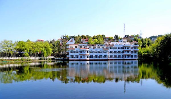 重庆信息技术职业学院湖面风光