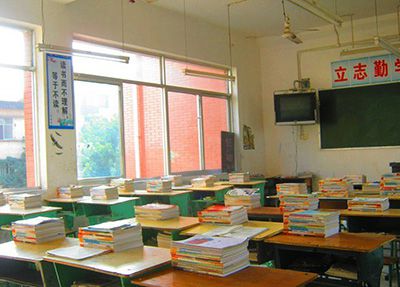 å­¦æ ¡æå®¤