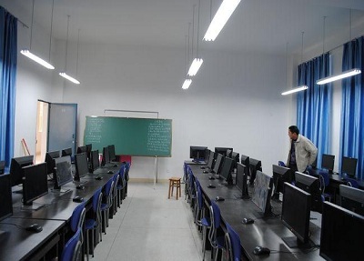 学校电脑教室 学校电脑教室