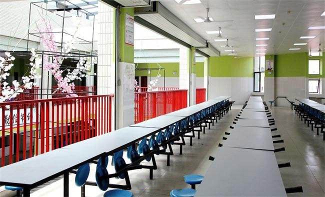 重庆渝东卫生学校食堂环境
