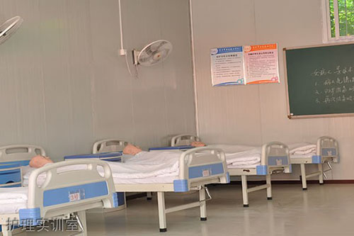 重庆市卫生技工学校护理实训室