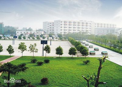 校园环境.jpg 校园环境.jpg