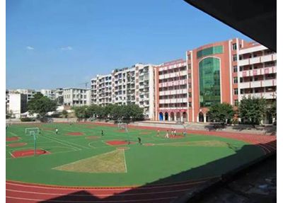 学校操场.jpg 学校操场.jpg