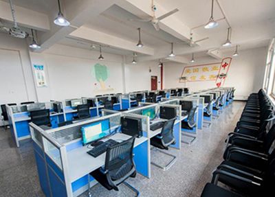 实训室.jpg 实训室.jpg