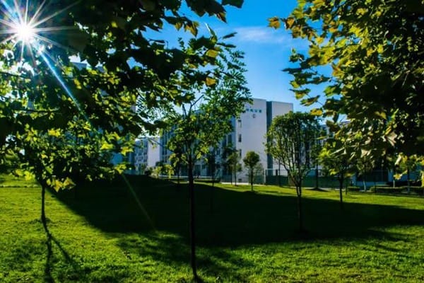 黄平县中等职业技术学校招生报名有那样要求?