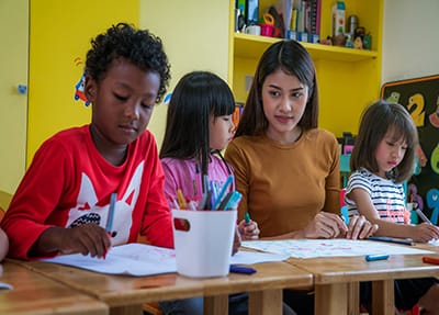 贵州省经济学校如何收费、学费贵不贵