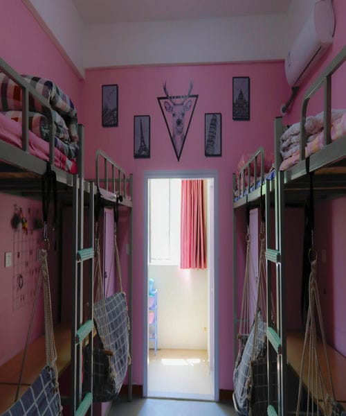 四川育英医养科技技工学校的宿舍和食堂怎么样