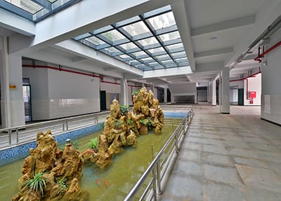 现有教职工100多人