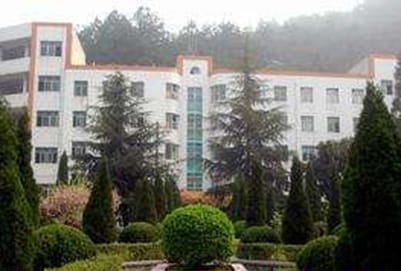 黔南民族卫生学校2023年学费多少