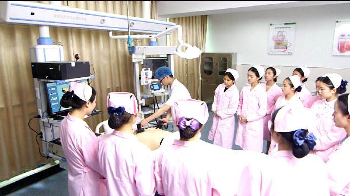 一名合格的护士需要做什么