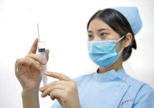 重庆女生初中毕业学护理专业怎么样？好不好？