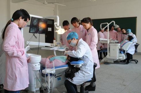 重庆三峡联大口腔医学技术介绍