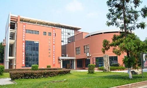 2023年重庆市护士学校收费标准