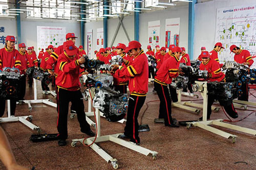 贵州为高考“拼命”不如为人生拼技术,贵阳汽修学校