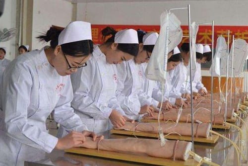 贵阳护理中专学校一般有哪些专业?