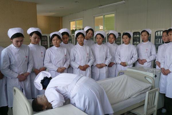 2022年重庆卫生技工学校口腔护理专业招生多少人呢？