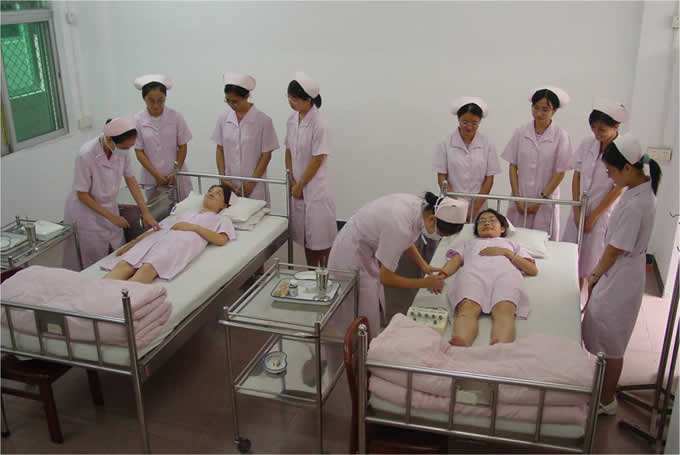 2022年重庆护士学校收费标准怎么样