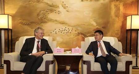 重庆医科大学黄爱龙校长会见诺贝尔奖得主爱德华#183;莫索尔