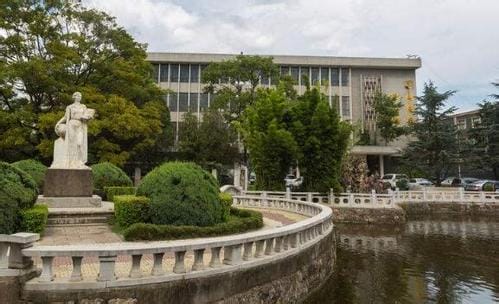 云南民族大学校园一角环境