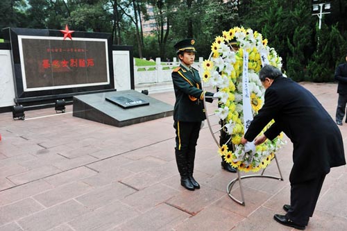 重庆知行卫生学校缅怀革命先烈，一场红岩广场之行