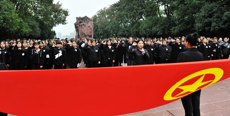 重庆知行卫生学校缅怀革命先烈，一场红岩广场之行