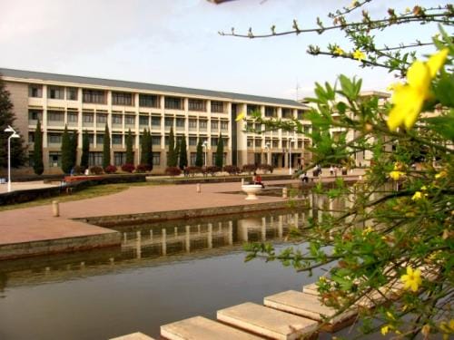 昆明学院校园一角