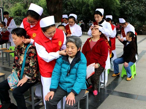 重庆知行卫生学校义诊活动现场